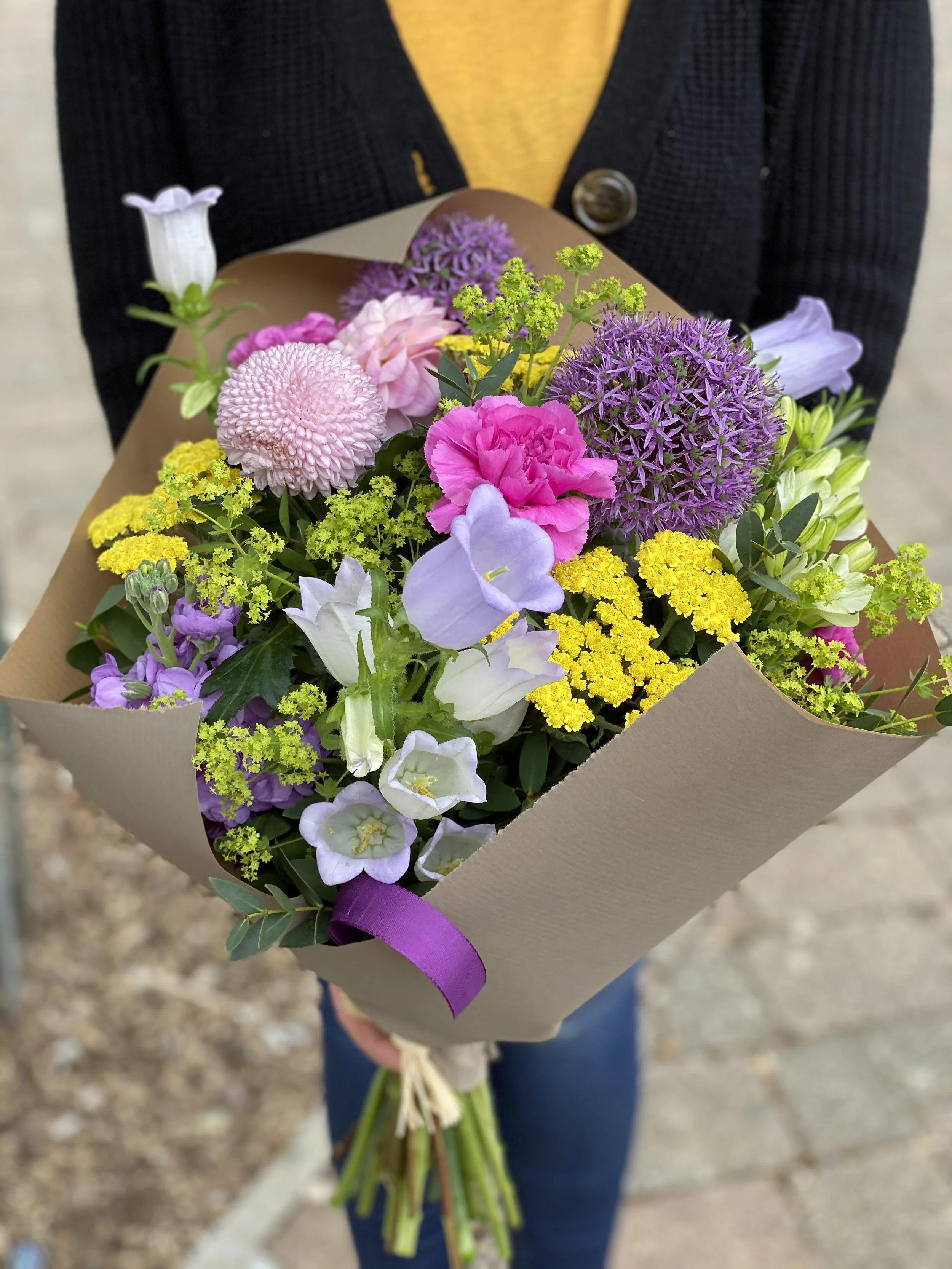 Anemone bouquet sale oversized changing bag
